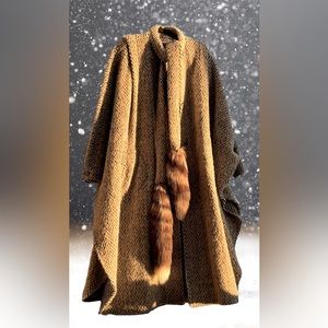FABULOUS Vintage Wool & Fox Fur Cape Batwings Heavy Retro Chic Winter Oversized